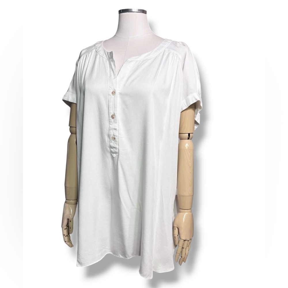ROSE + OLIVE White Sleeveless Henley Split Hem Top Size 2X NWT